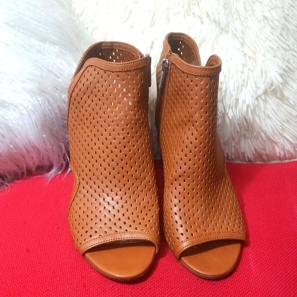 Sam Elderman Sandals - image 2